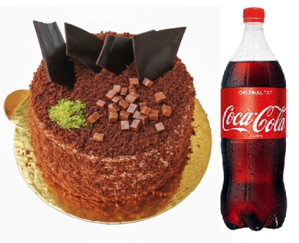 Nemli Dokulu 4-6 Kişilik Çikolatalı Yaş Pasta + 1 Lt Kola pasta